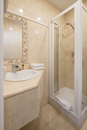 thumbnail: Bathroom amenities