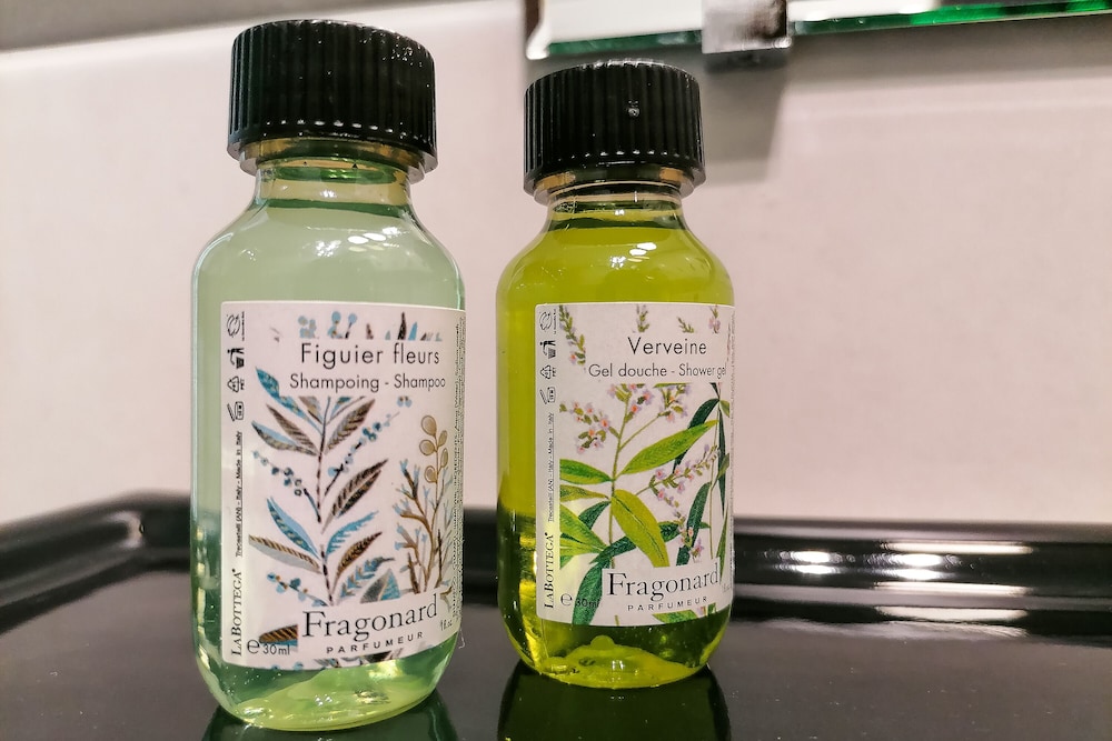 Bathroom amenities