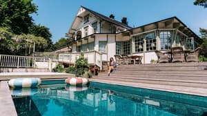 thumbnail: Front of property
