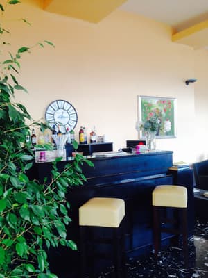 thumbnail: Bar (on property)