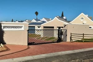 thumbnail: Front of property
