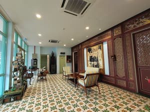 thumbnail: Lobby sitting area