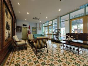 thumbnail: Lobby sitting area