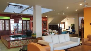 thumbnail: Lobby sitting area