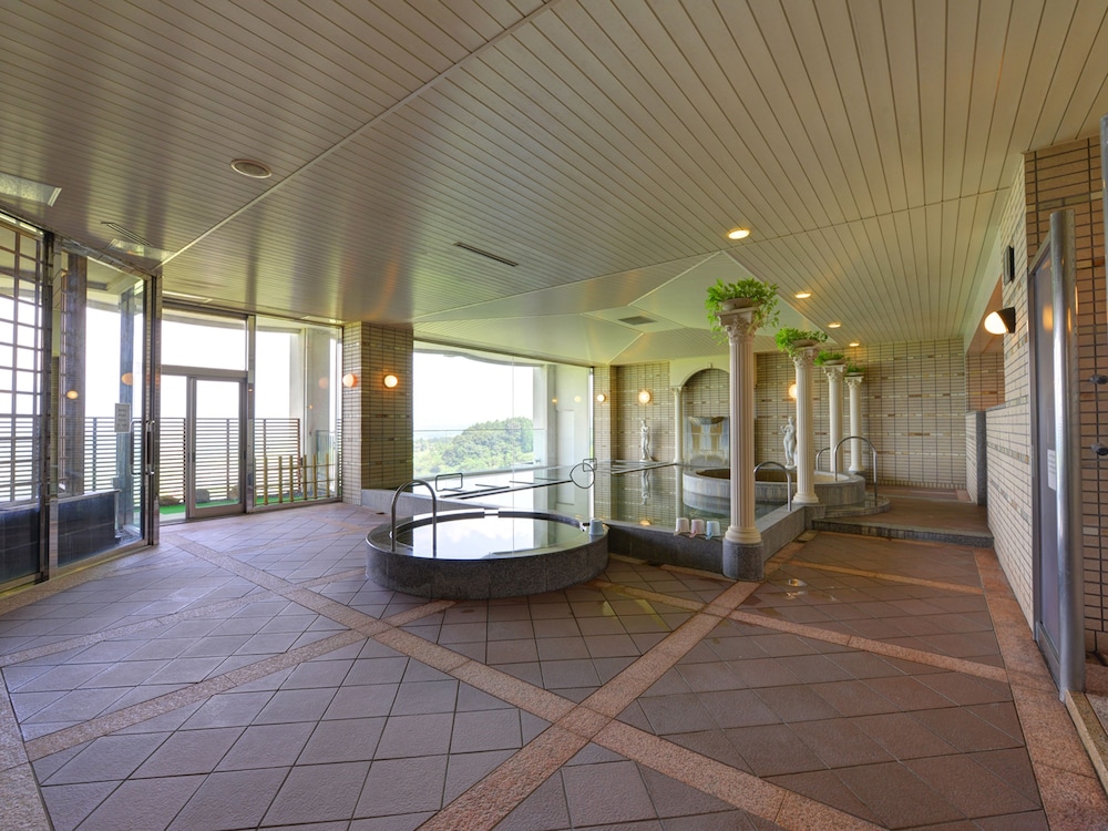 Indoor spa tub