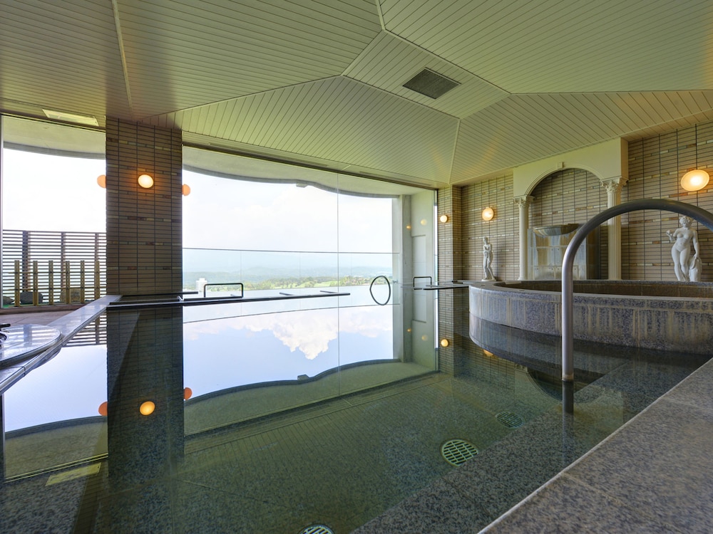 Indoor spa tub