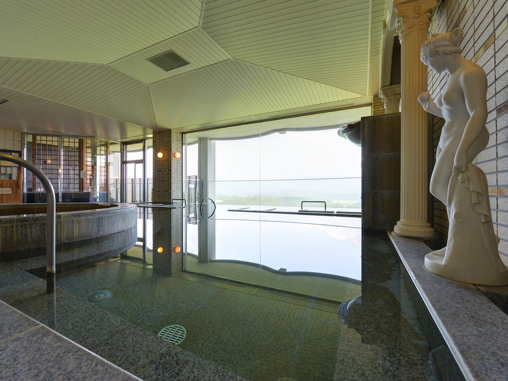 Indoor spa tub