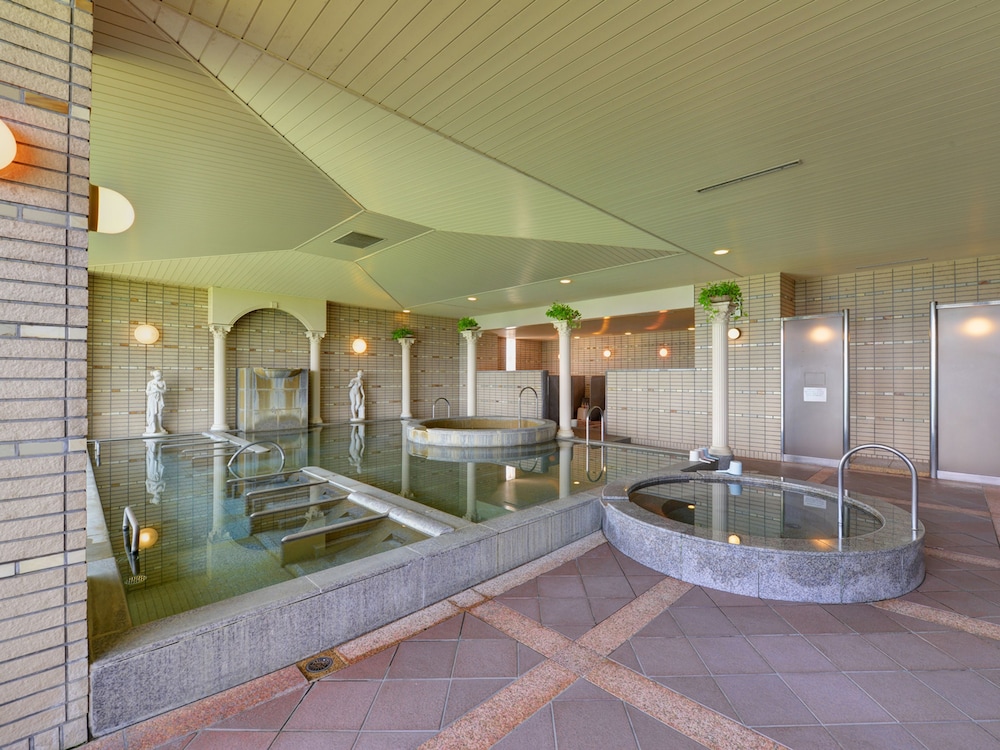 Indoor spa tub