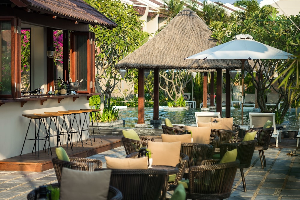 Poolside bar