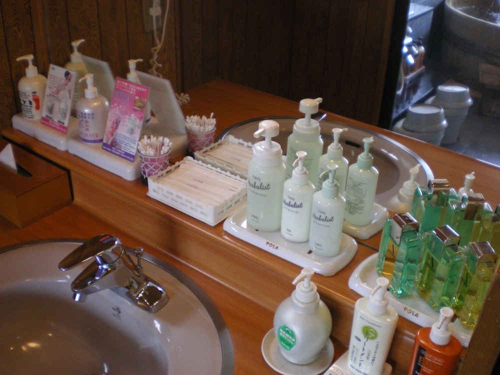 Bathroom amenities