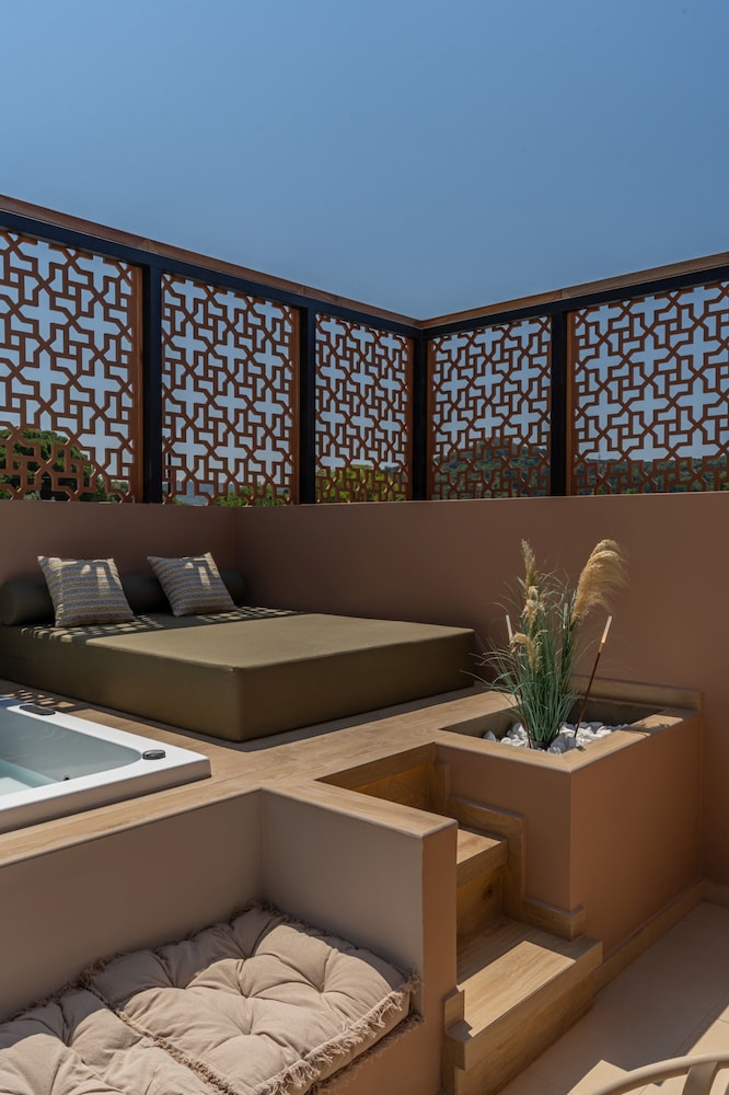 Private spa tub