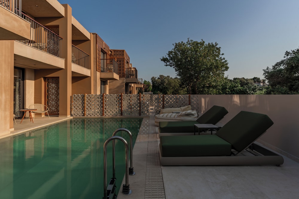 Private pool
