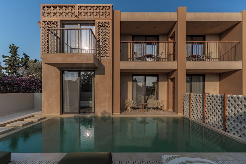 Private pool