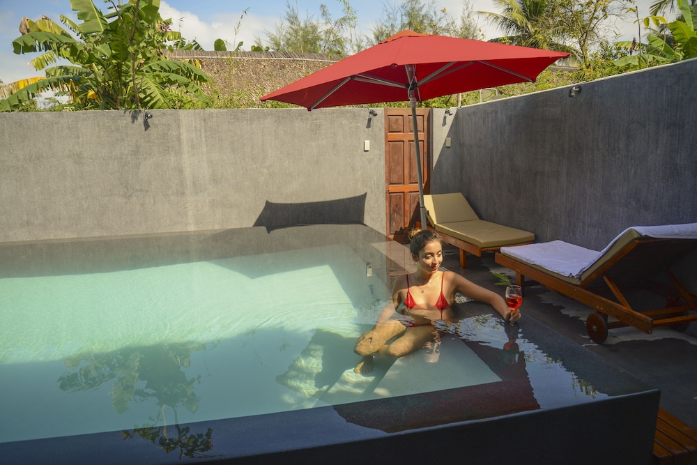 Private pool