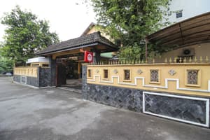 thumbnail: Front of property