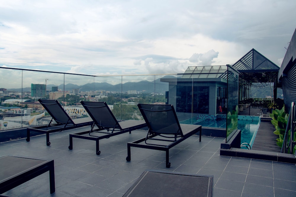 Rooftop pool