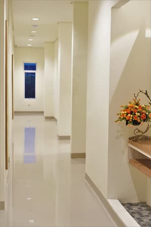thumbnail: Hallway
