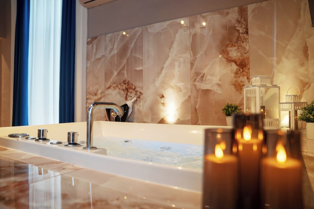 Private spa tub