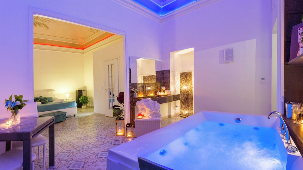 Private spa tub