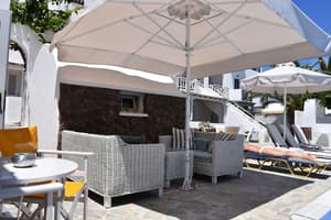 thumbnail: Poolside bar