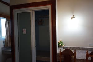 thumbnail: Room amenity