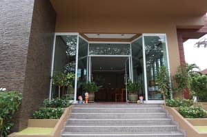thumbnail: Front of property