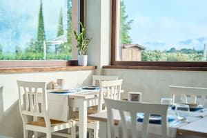thumbnail: Breakfast area
