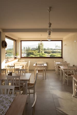 thumbnail: Breakfast area