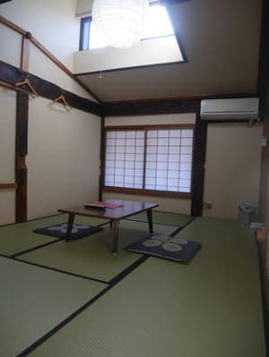 thumbnail: In-room dining