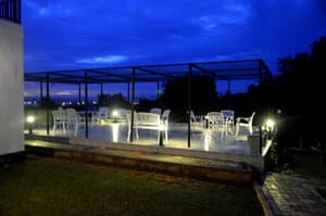 thumbnail: Outdoor dining