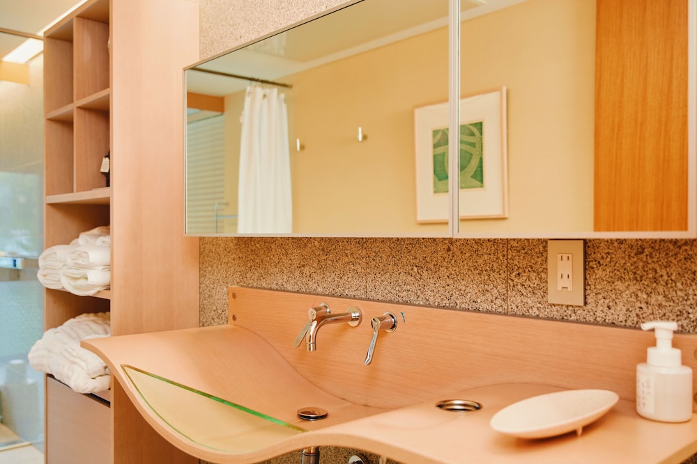 Bathroom sink