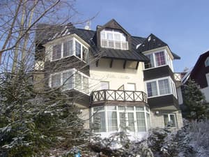 thumbnail: Front of property