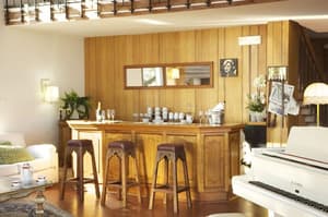 thumbnail: Bar (on property)