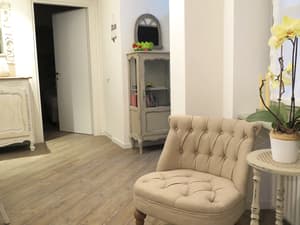 thumbnail: Lobby sitting area