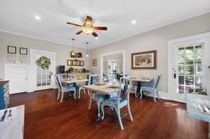 thumbnail: Breakfast area
