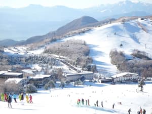 thumbnail: Skiing
