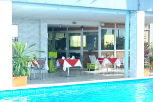 thumbnail: Outdoor dining
