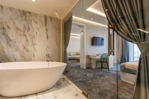thumbnail: Deep soaking bathtub