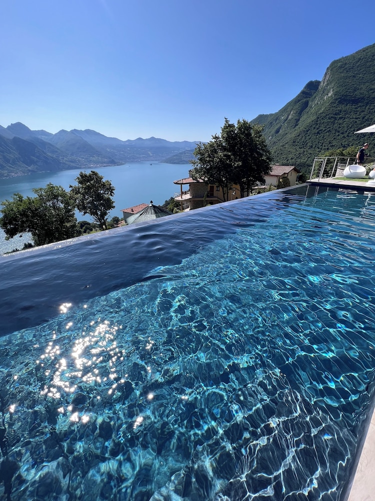 Infinity pool