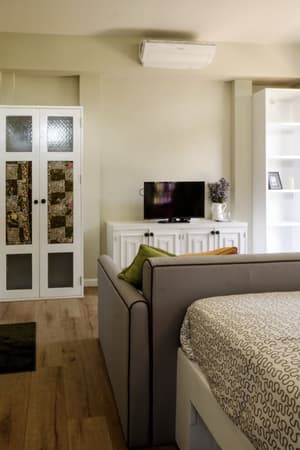 thumbnail: Interior detail