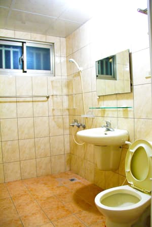 thumbnail: Bathroom amenities