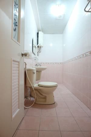 thumbnail: Bathroom amenities