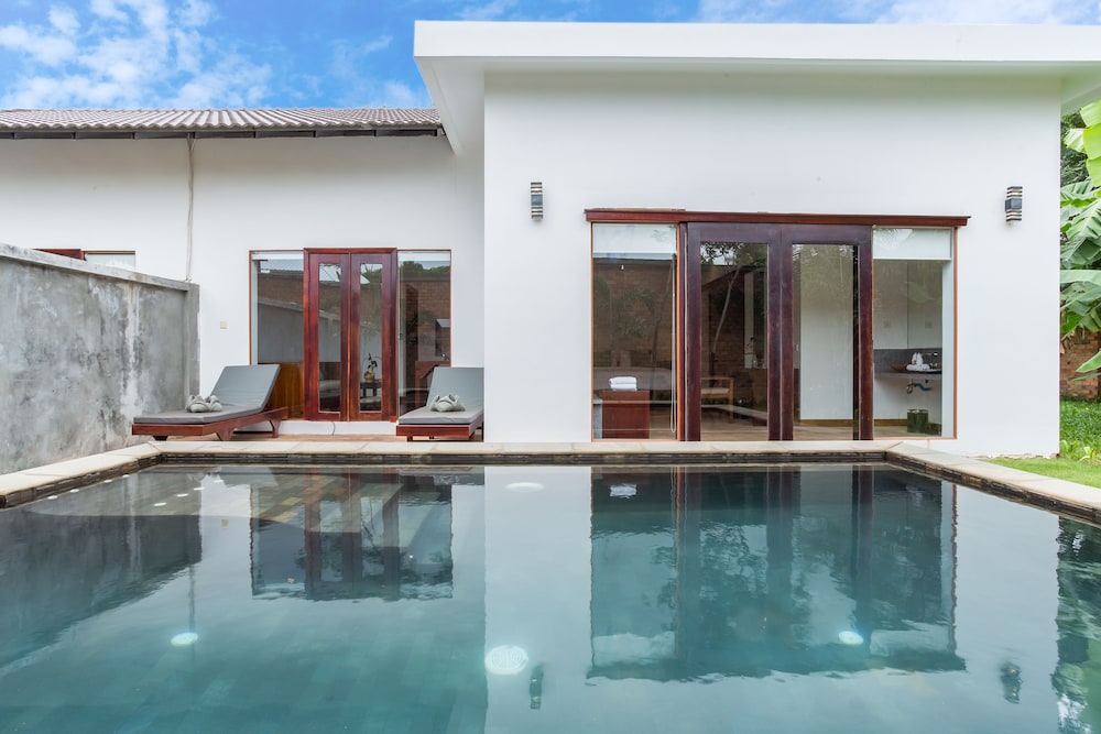 Private pool