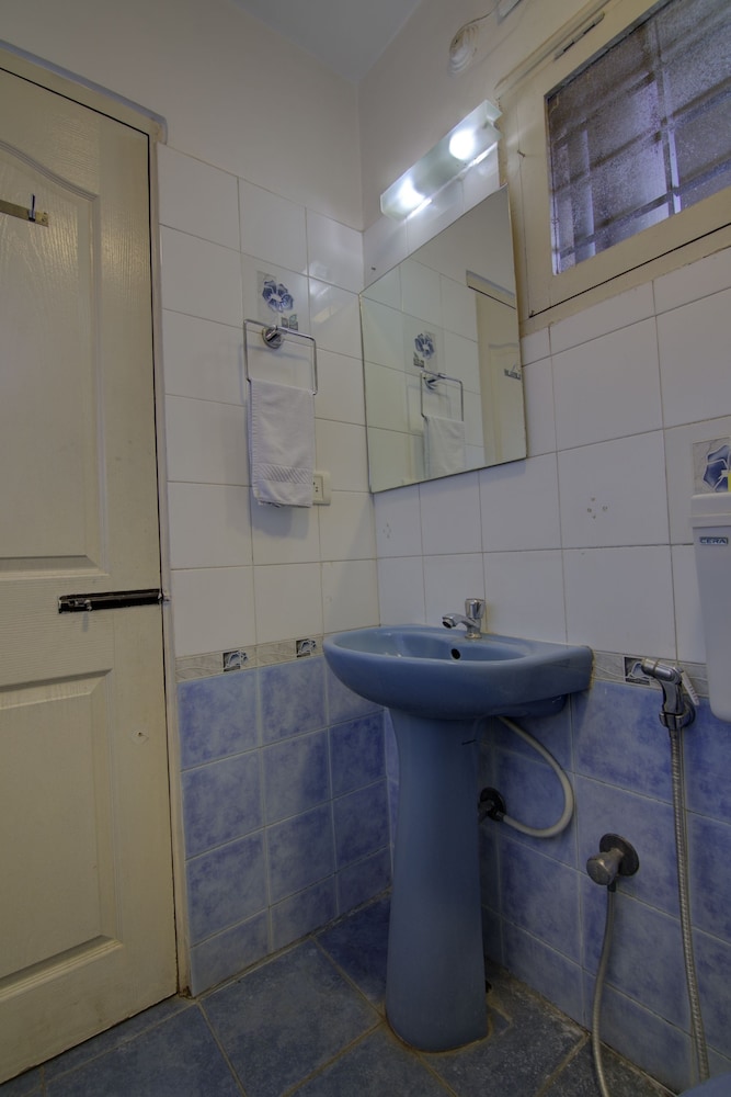 Bathroom sink