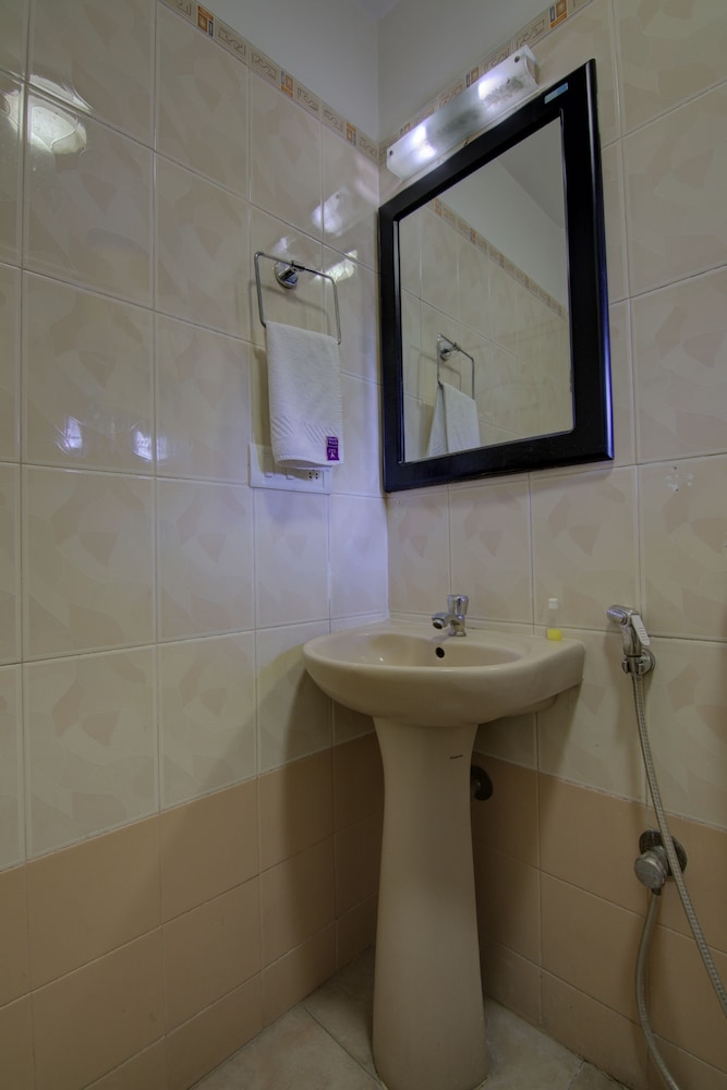 Bathroom sink