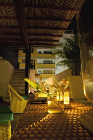 thumbnail: Poolside bar