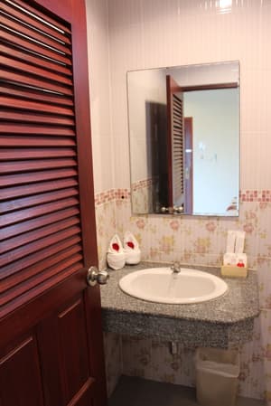 thumbnail: Bathroom amenities