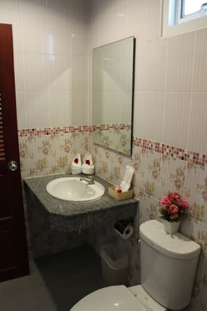 thumbnail: Bathroom amenities