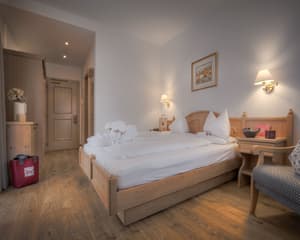 thumbnail: Room service - dining