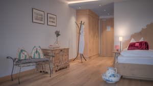 thumbnail: Interior detail